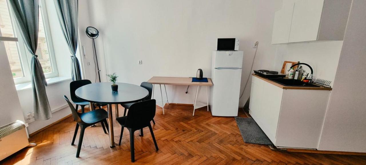 Batorego Apartment Krakow Bagian luar foto
