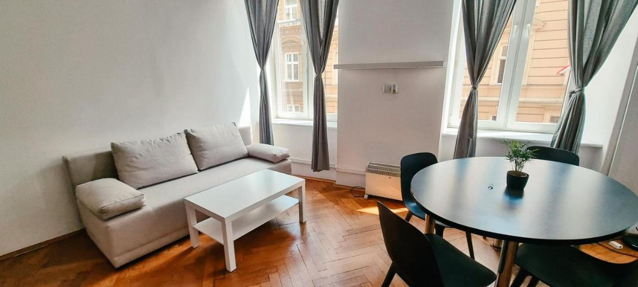 Batorego Apartment Krakow Bagian luar foto